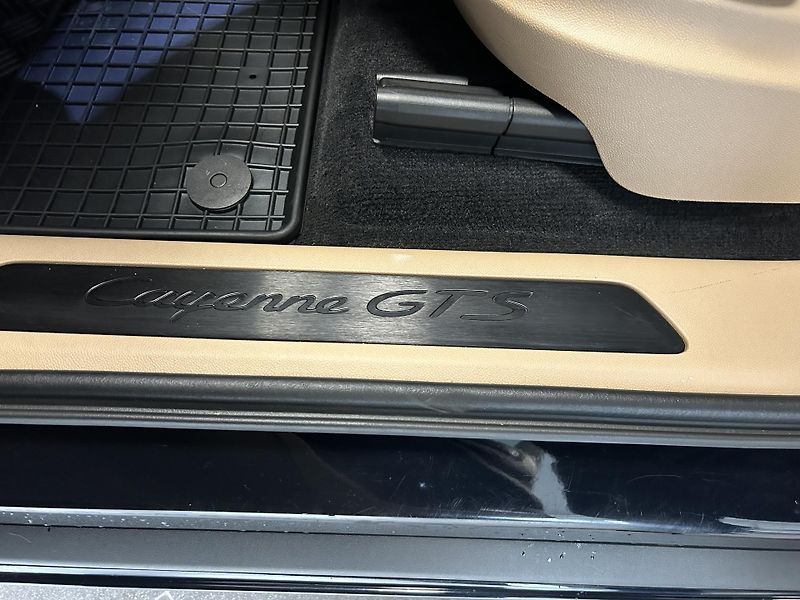 Porsche Cayenne (2023) 4.0 GTS VZDUCH SPORT CHRONO - fotka 21 z 32