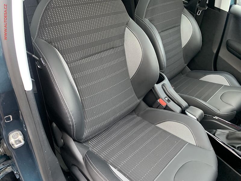 Peugeot 2008 (2016) 1.6 HDi, 1.maj,ČR, Allure - fotka 12 z 18