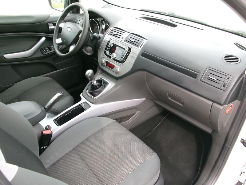 Ford Kuga 2,0TDCi NAVI AC 4x4 - fotka 18 z 27