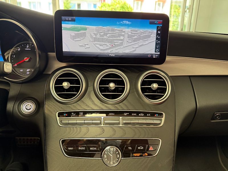 Mercedes-Benz Třídy C (2020) 300d AMG 180 kW - fotka 20 z 33