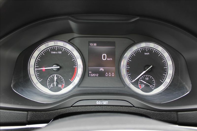 Škoda Karoq 2,0 TDi  DPH,ČR,S.KNIHA,STYLE - fotka 15 z 33