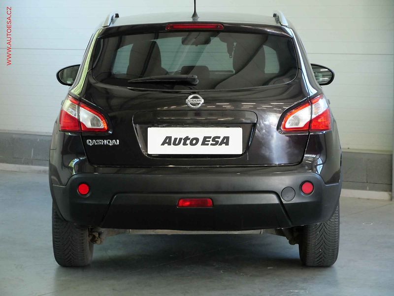 Nissan Qashqai (2012) 1.6 16V, ČR, Panor, AC - fotka 5 z 19