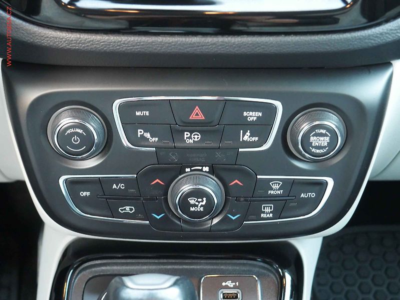 Jeep Compass (2019) 2.0 MJT 4x4, 2.maj,ČR, AT - fotka 13 z 16