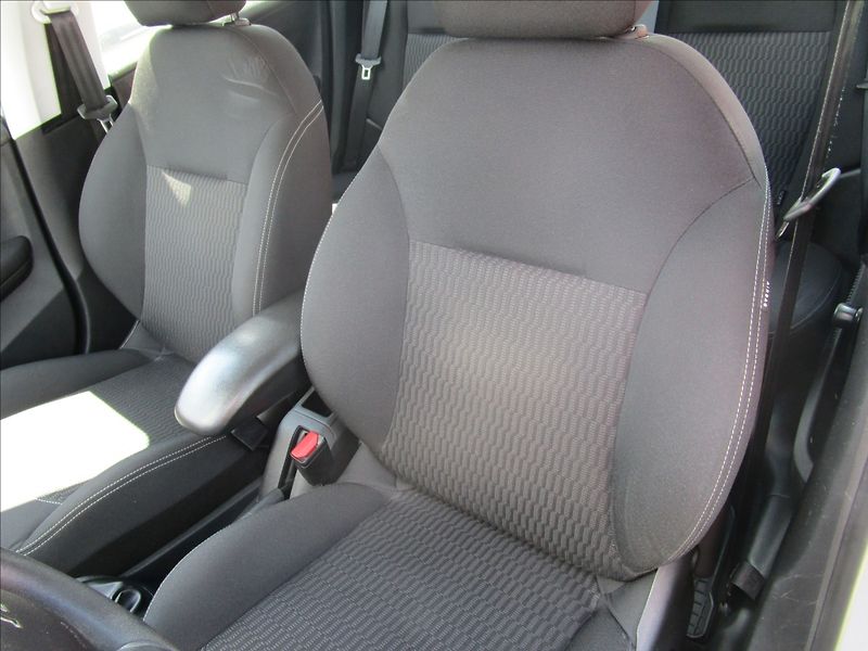 Peugeot 208 1.2i Klima, Navi - fotka 13 z 38