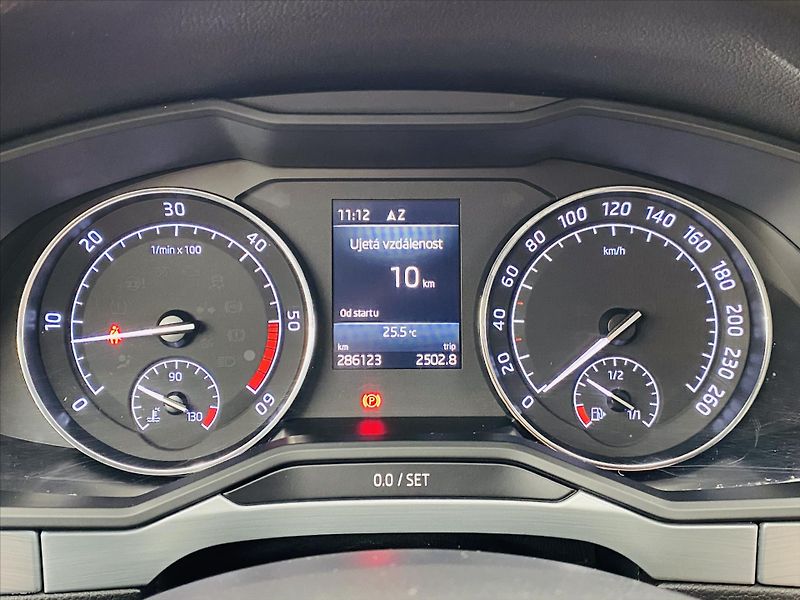 Škoda Superb 2,0 TDI 110kW Ambition - fotka 11 z 24