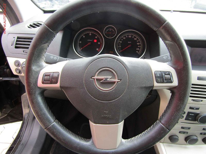 Opel Astra (2008) 1.9 CDTi, 2.maj,ČR, AC - fotka 15 z 16