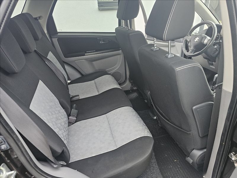 Suzuki SX4 1,6 VVTI 88KW STYLE  AUTOMAT - fotka 29 z 43