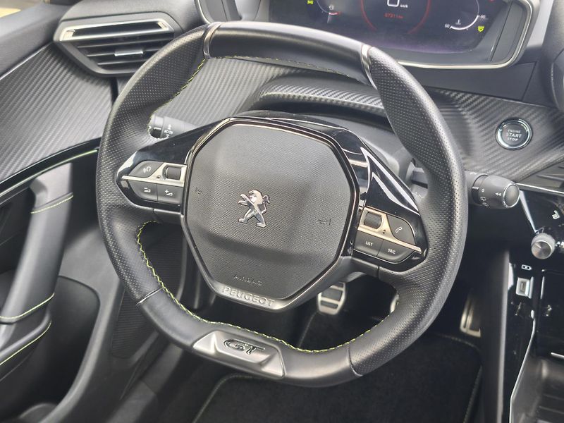 Peugeot 2008 2020 ČR GT Line 1.2 PT 96kW  - fotka 8 z 40