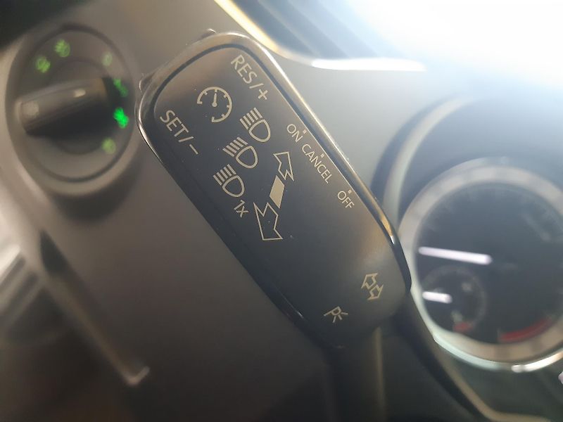 Škoda Octavia 1.6 TDI DSG NAVI APP - fotka 17 z 28