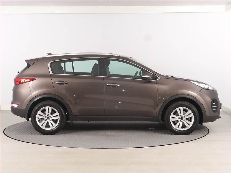 Kia Sportage (2016) 1.6 GDI, Serv.kniha, Navi - fotka 6 z 12
