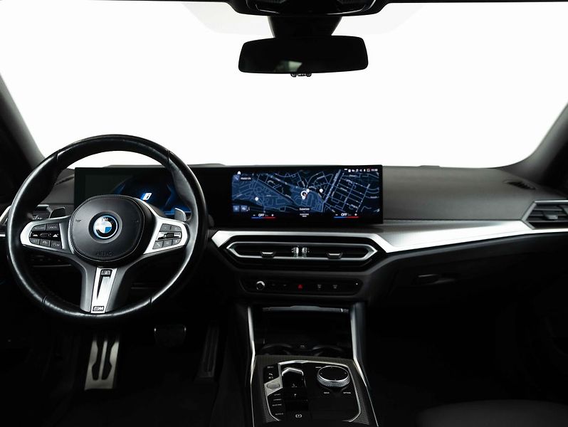 BMW Řada 3 330e xDrive Touring - fotka 12 z 22