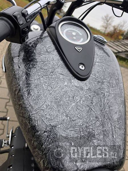 Triumph Thunderbird Storm (2013) - fotka 18 z 20