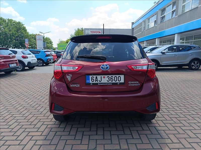 Toyota Yaris 1,5 WT-i AT 54KW HYBRID - fotka 7 z 21