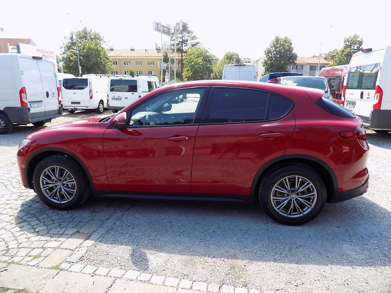 Alfa Romeo Stelvio 2,2 JTD 140 KW Q4 - fotka 16 z 40