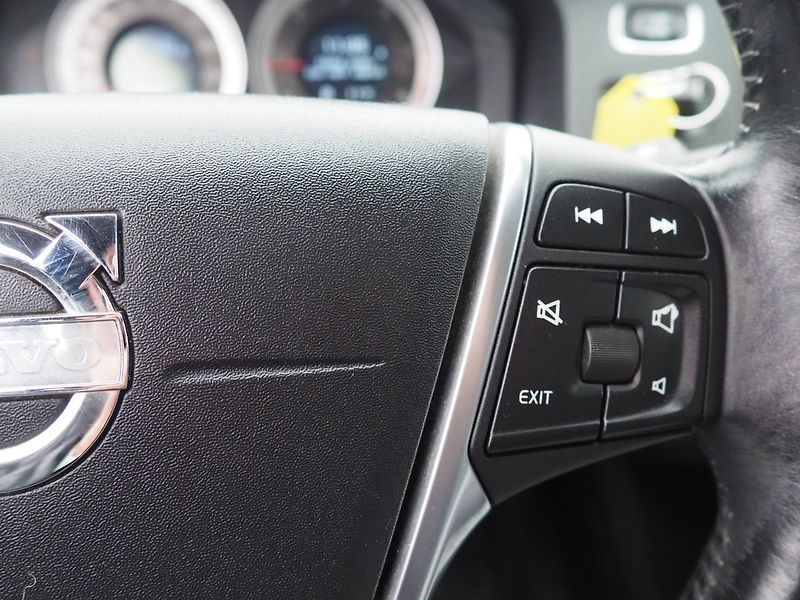 Volvo V60 (2010) 2.0D 120 kW, Automat - fotka 22 z 34
