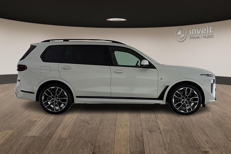 BMW X7 xDrive40d - fotka 2 z 29