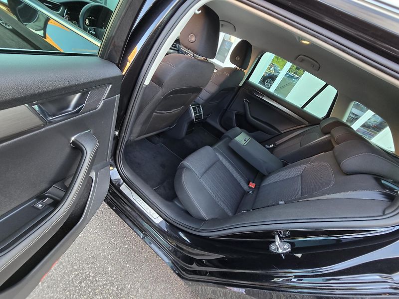 Škoda Superb 2,0 TDI DSG STYLE VIRTUAL NAVI - fotka 45 z 51