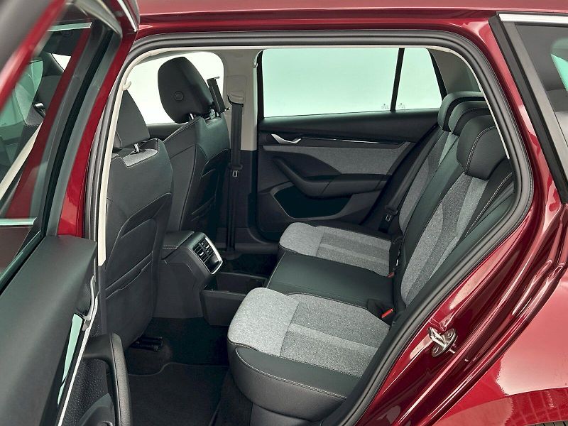 Škoda Octavia (2025) Combi DSG 1.5TSI 110kW Top Sel - fotka 8 z 32