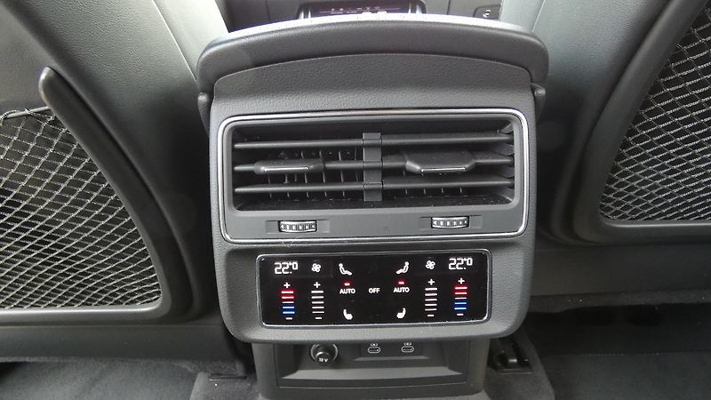 Audi Q8 50 TDi quattro Tiptronic - fotka 25 z 29