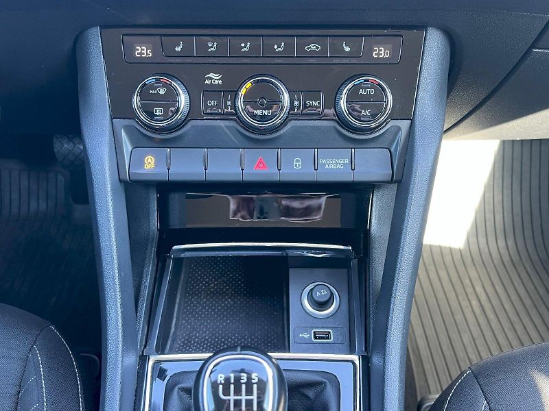 Škoda Karoq (2019) Ambition 1.6TDi 85kW 6°manuáln - fotka 26 z 30