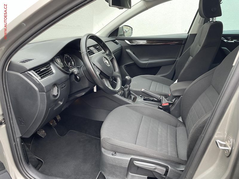 Škoda Octavia (2014) 2.0 TDi, Elegance, +kola - fotka 9 z 21
