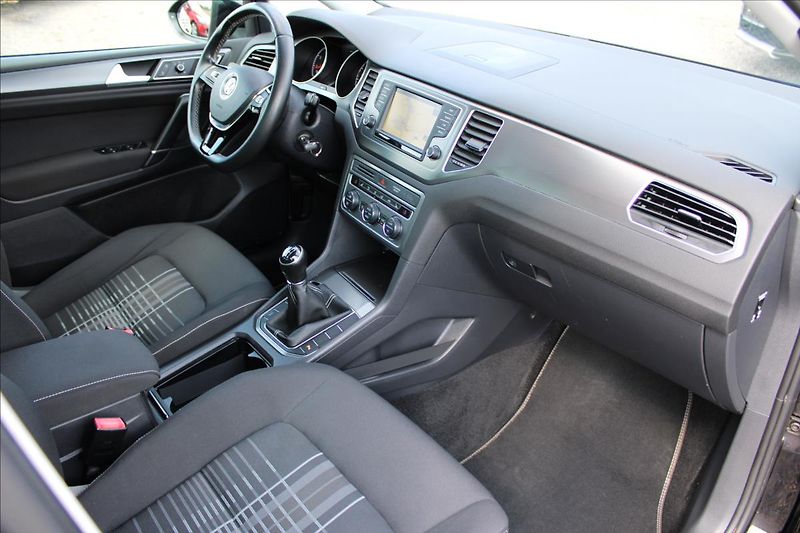 Volkswagen Golf Sportsvan 1,2 TSi 81kW LOUNGE, kamera - fotka 20 z 33