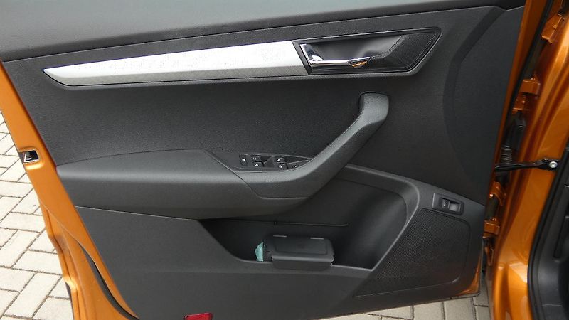 Škoda Karoq 2.0 TDI 110 kW Fresh 4x4 DSG - fotka 8 z 25