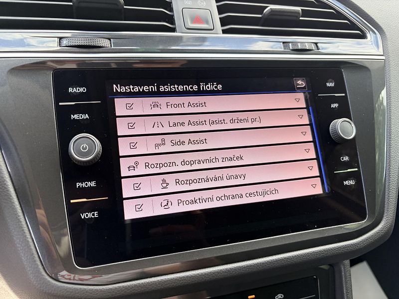 Volkswagen Tiguan 1.4TSI eHYBRID DSG REZERVACE - fotka 57 z 67