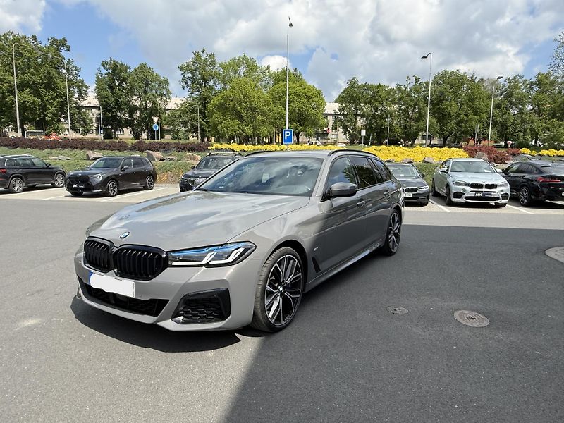 BMW Řada 5 (2022) BMW 540i xDrive Touring Mpaket - fotka 3 z 19
