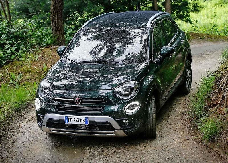 Škoda Kamiq má ližiny už v základní výbavě Ambition. K autu je dostanete tedy vždy.