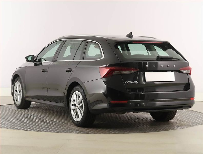 Škoda Octavia (2023) Ambition 2.0 TDI, Automat - fotka 4 z 31