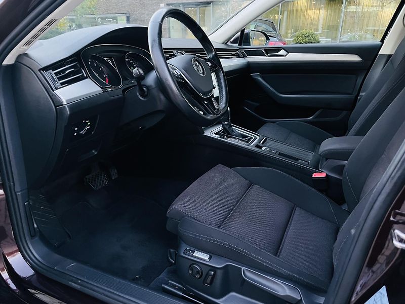 Volkswagen Passat 1.4TSI AUT TAŽNÉ SERVISKA LED - fotka 27 z 49