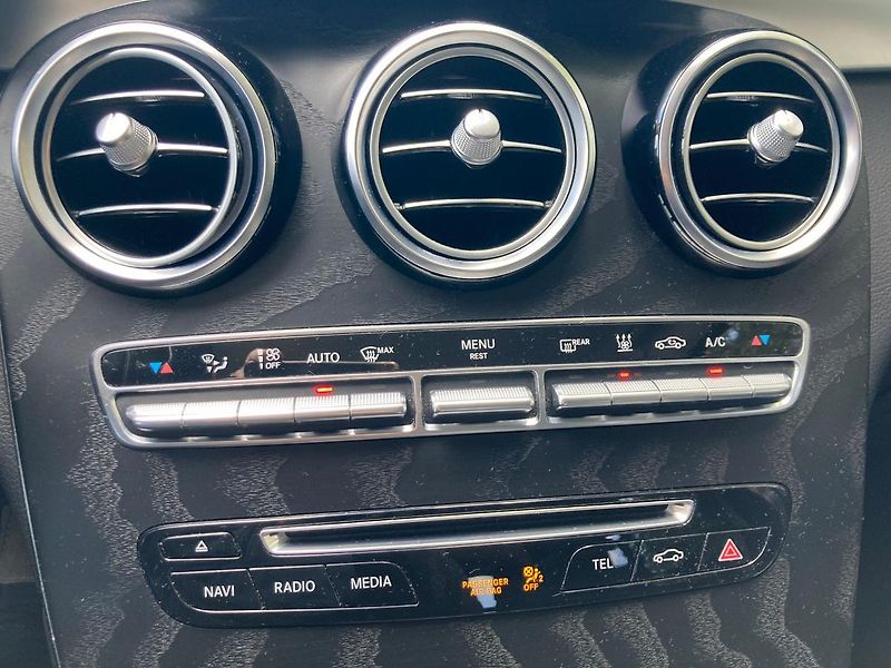 Mercedes-Benz GLC (2018) 250d 4M coupé AMG - fotka 14 z 16