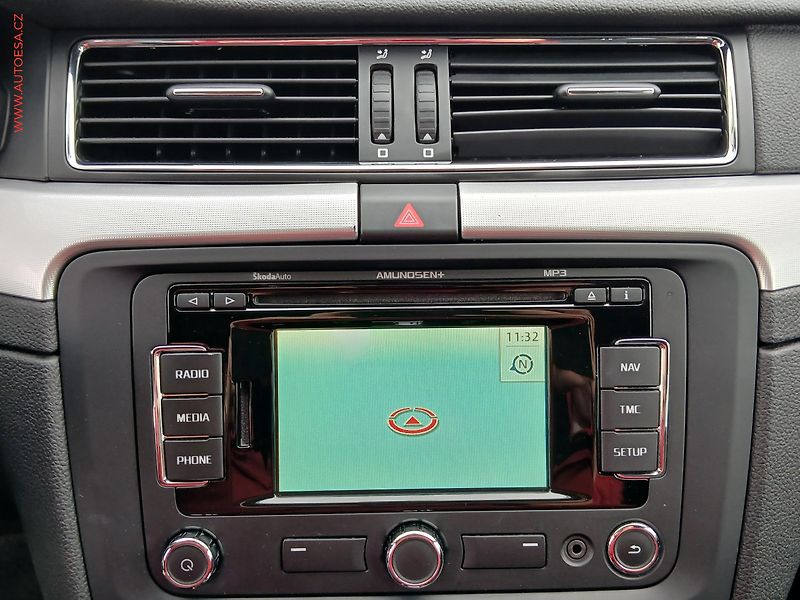 Škoda Superb (2011) 2.0TDi, DSG, výhřev sed. - fotka 14 z 21