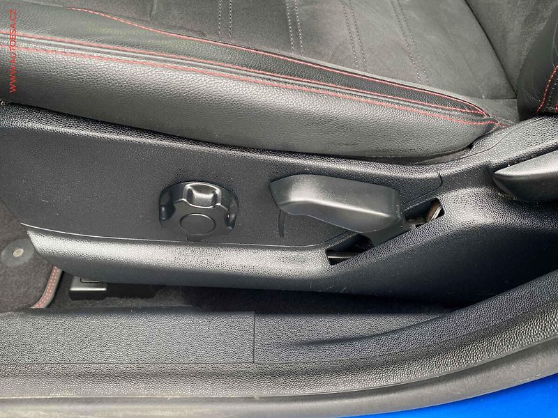 Ford EcoSport (2020) 1.0 EB, ST-Line, kůže, navi - fotka 14 z 18
