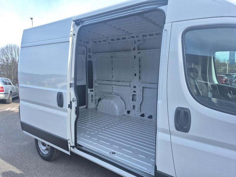 Peugeot Boxer (2026) 3000 L2H2 BlueHDi 120k S&S MAN - fotka 17 z 17