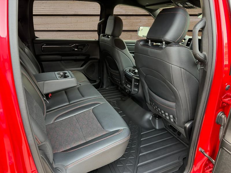 Dodge RAM (2022) +BUILT TO SERVE+AXLE LOCK+ - fotka 12 z 22