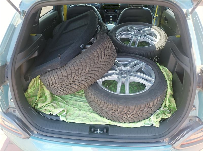 Hyundai Kona 1,6 Premium AUT. - fotka 7 z 21