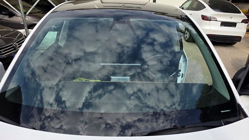 Tesla Model Y (2022) Long Range AWD SoH 91,4% - fotka 35 z 37