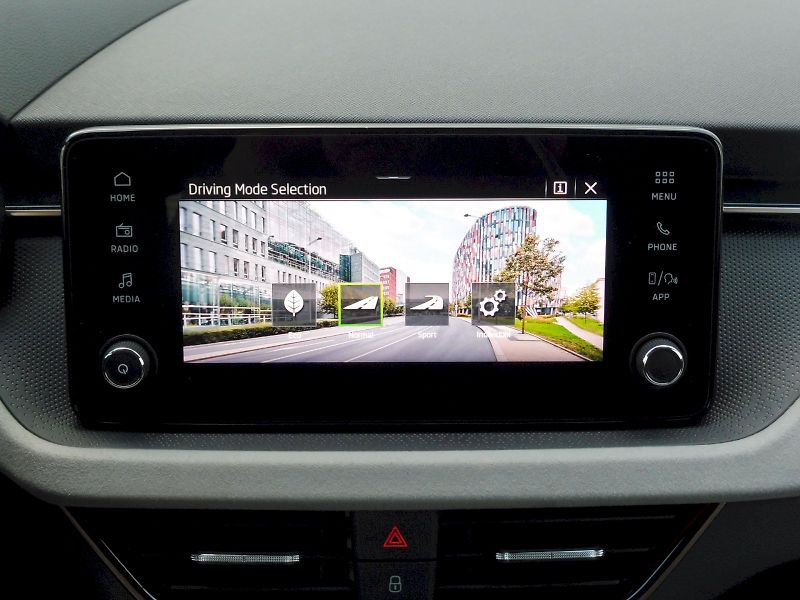 Škoda Kamiq (2024) Top Selection 1,0 TSI 85kW DSG - fotka 13 z 29