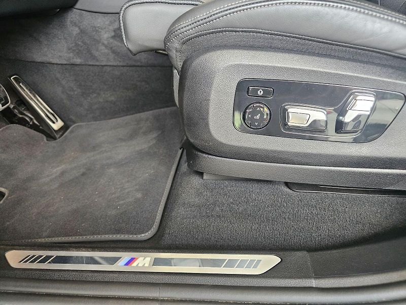 BMW X7 xDrive40d - fotka 15 z 36