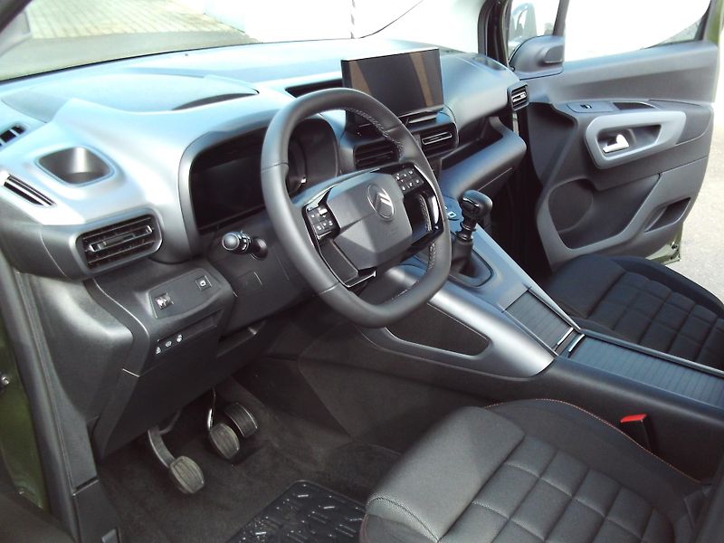 Citroën Berlingo (2026) MAX Diesel 130k Manual - fotka 8 z 17