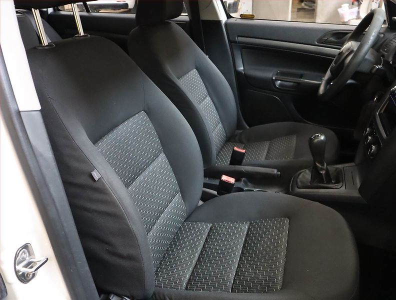 Škoda Octavia (2011) 1.6 TDI, nová STK, servisované - fotka 9 z 16