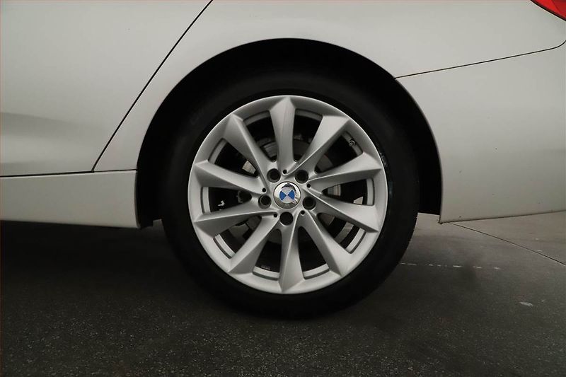 BMW Řada 3 (2014) Modern Line 320d xDrive GT - fotka 12 z 21