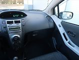 Toyota Yaris (2010) 1.0 VVT-i, ČR,1.maj - náhled 8
