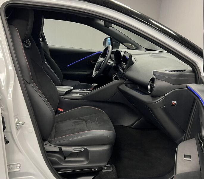 Toyota C-HR HYBRID AT AWD GR SPORT PREMIER - fotka 11 z 19