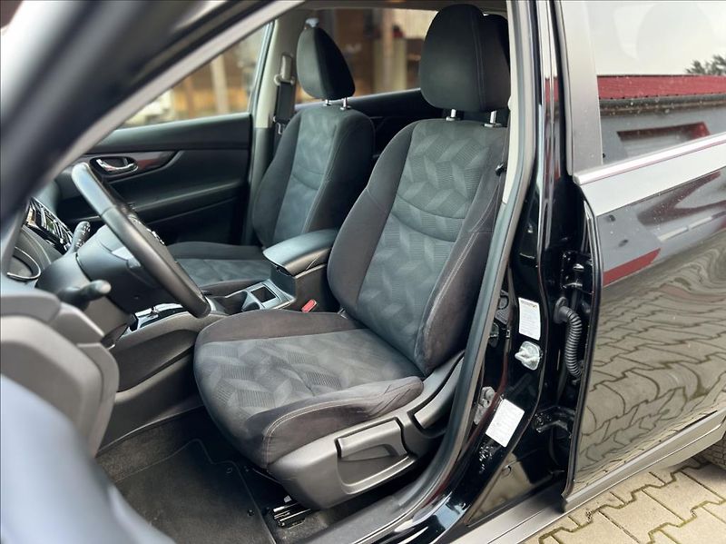 Nissan X-Trail 1,6 dCi  7-míst automat - fotka 9 z 38