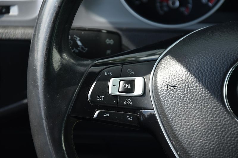 Volkswagen Golf 2.0TDi 110kW LOUNGE COMFORT - fotka 15 z 24