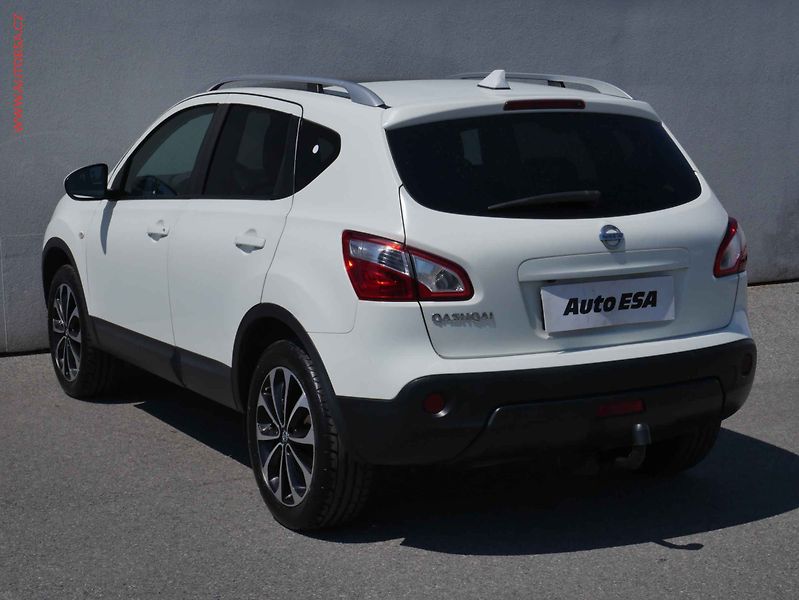 Nissan Qashqai (2011) 1.6 16V, ČR, Klima - fotka 6 z 17