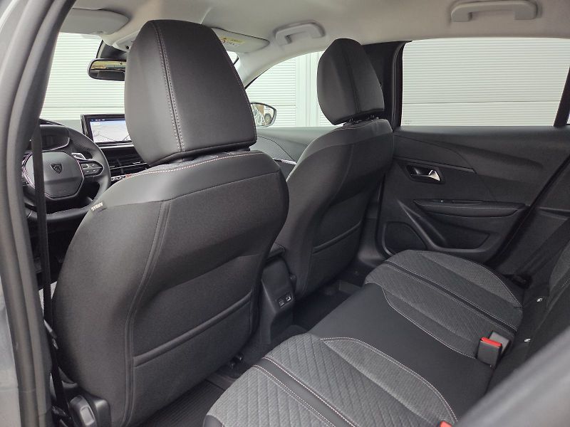 Peugeot 208 (2025) ALLURE Hybrid 100 e-DCS6 - fotka 15 z 16